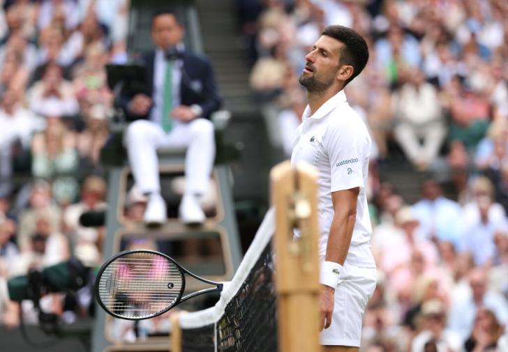 Novak Djokovic, a la estela de Federer tras tropezar con la misma piedra en Wimbledon