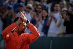 Djokovic se une al club, destrona a Nadal y acecha a Roger Federer